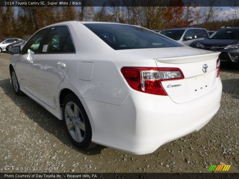 Super White / Black 2014 Toyota Camry SE