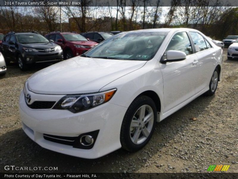 Super White / Black 2014 Toyota Camry SE