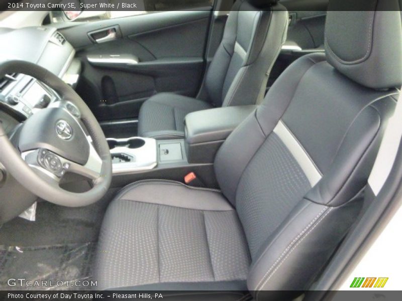 Super White / Black 2014 Toyota Camry SE