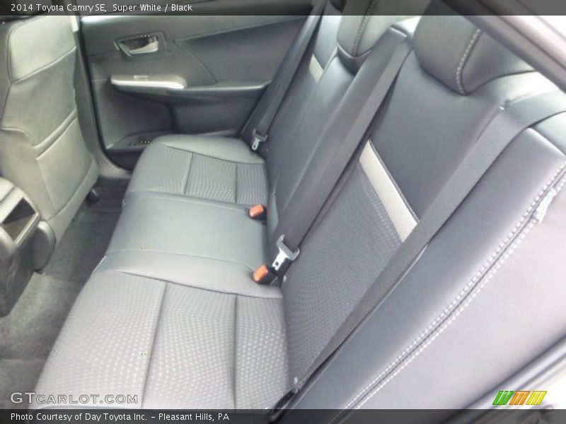 Super White / Black 2014 Toyota Camry SE