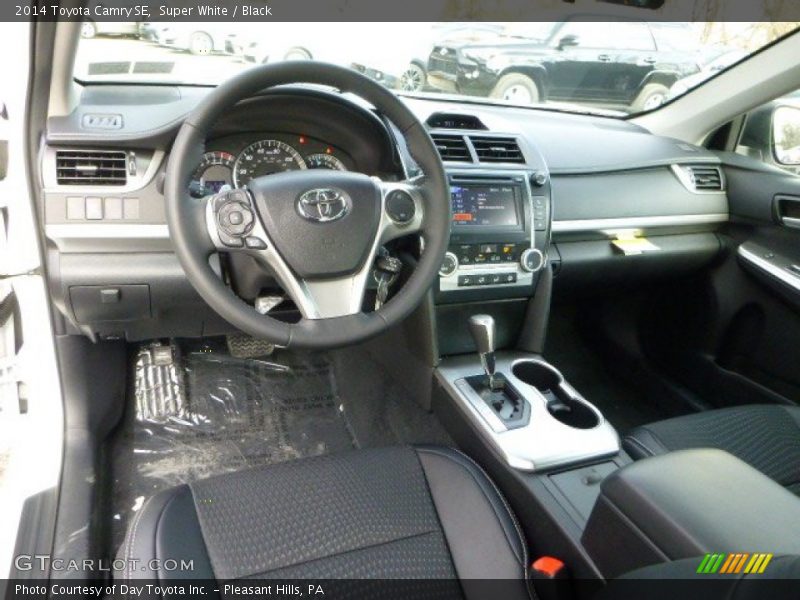 Super White / Black 2014 Toyota Camry SE