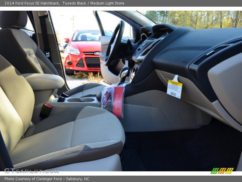 Tuxedo Black / Medium Light Stone 2014 Ford Focus SE Hatchback