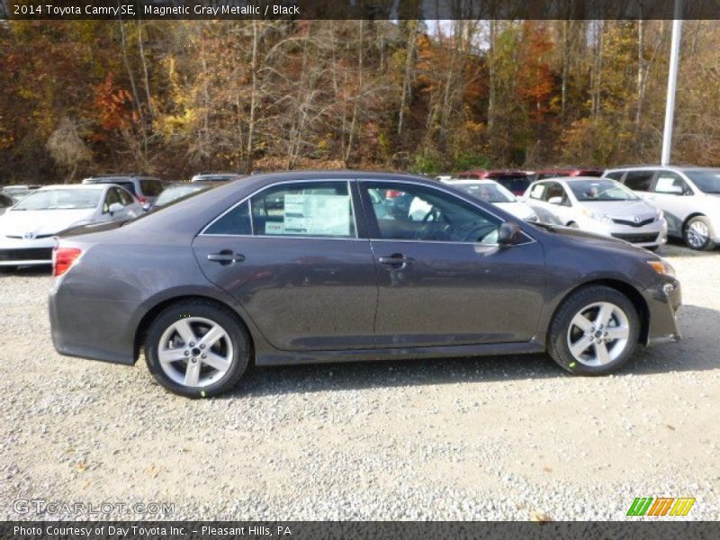 Magnetic Gray Metallic / Black 2014 Toyota Camry SE