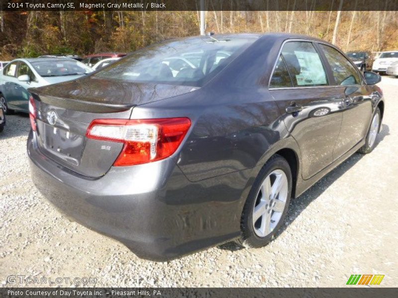Magnetic Gray Metallic / Black 2014 Toyota Camry SE