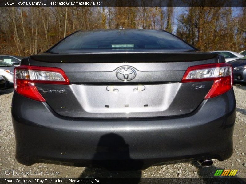 Magnetic Gray Metallic / Black 2014 Toyota Camry SE