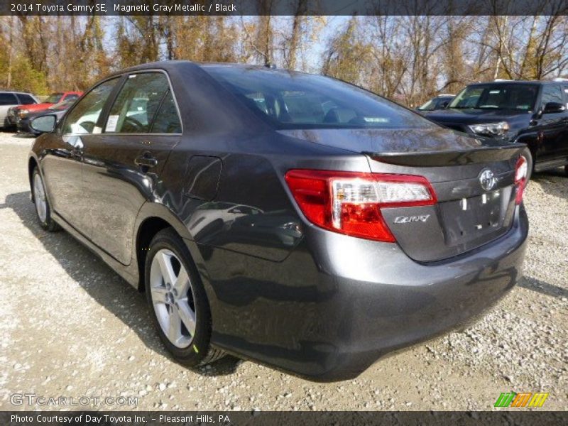 Magnetic Gray Metallic / Black 2014 Toyota Camry SE