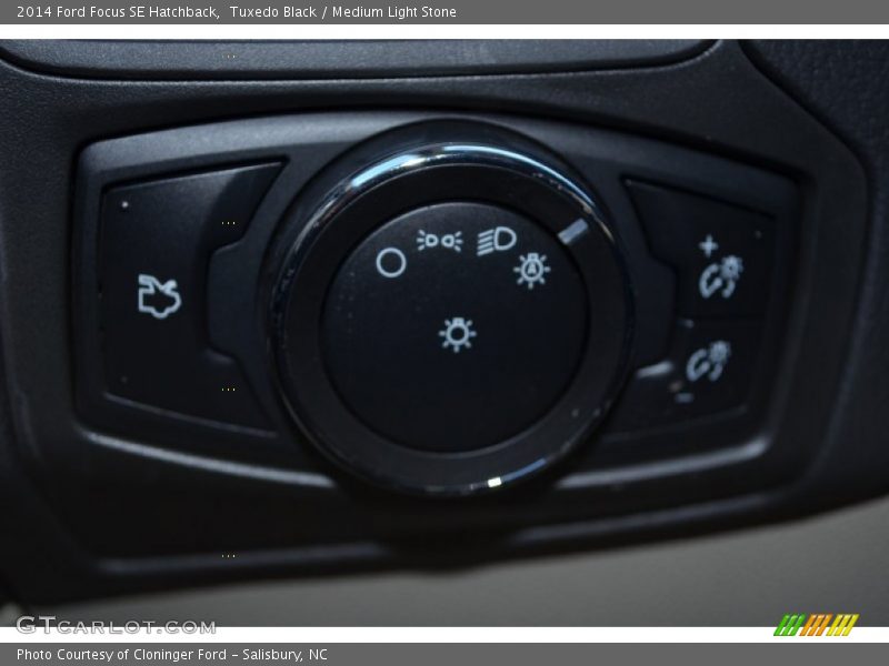 Tuxedo Black / Medium Light Stone 2014 Ford Focus SE Hatchback