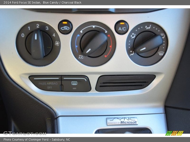 Blue Candy / Charcoal Black 2014 Ford Focus SE Sedan