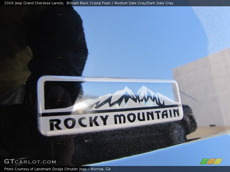 Brilliant Black Crystal Pearl / Medium Slate Gray/Dark Slate Gray 2009 Jeep Grand Cherokee Laredo