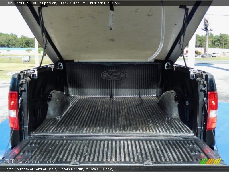 Black / Medium Flint/Dark Flint Grey 2005 Ford F150 XLT SuperCab
