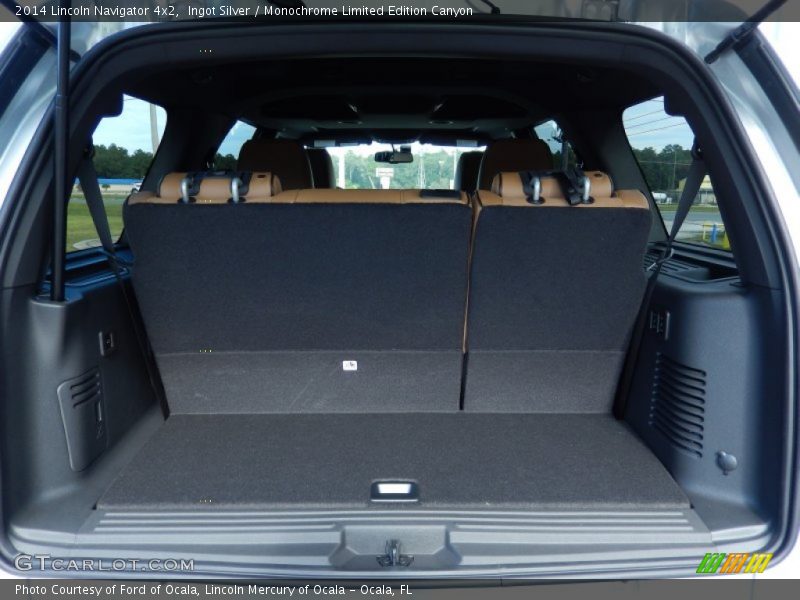  2014 Navigator 4x2 Trunk