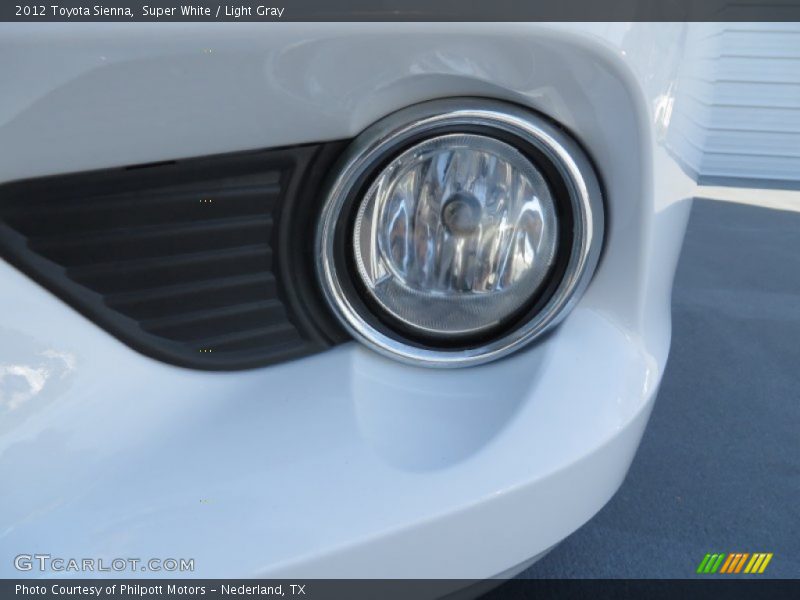 Super White / Light Gray 2012 Toyota Sienna