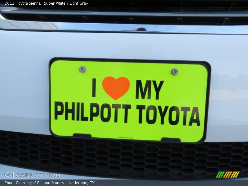 Super White / Light Gray 2012 Toyota Sienna
