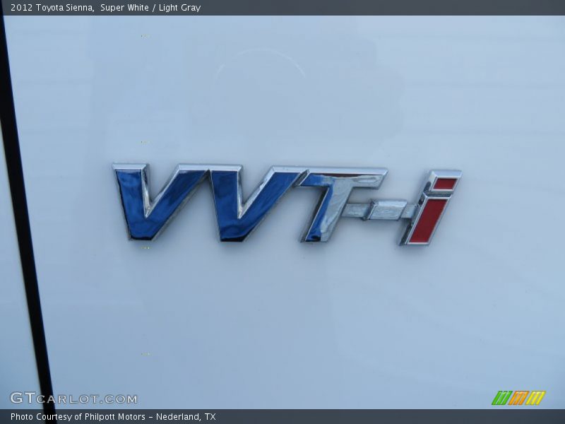 Super White / Light Gray 2012 Toyota Sienna