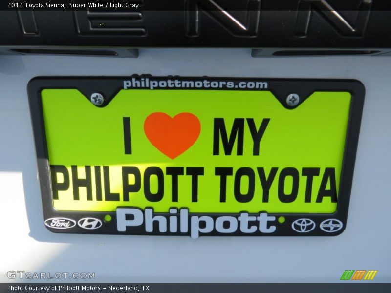 Super White / Light Gray 2012 Toyota Sienna