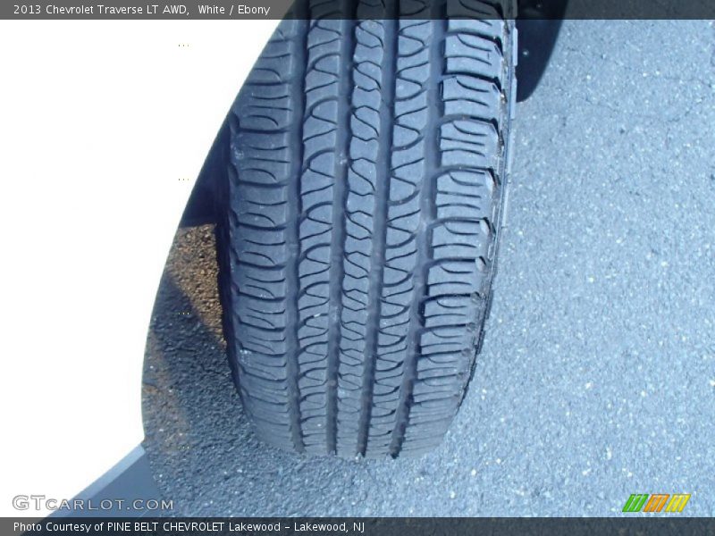 White / Ebony 2013 Chevrolet Traverse LT AWD
