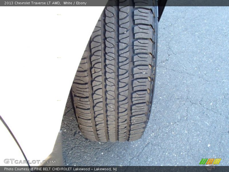 White / Ebony 2013 Chevrolet Traverse LT AWD