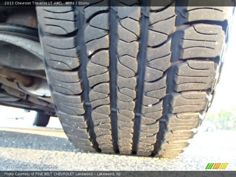 White / Ebony 2013 Chevrolet Traverse LT AWD