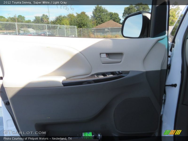 Super White / Light Gray 2012 Toyota Sienna