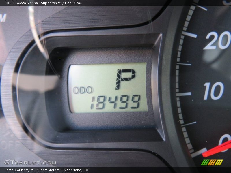 Super White / Light Gray 2012 Toyota Sienna