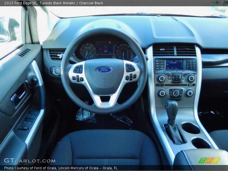 Tuxedo Black Metallic / Charcoal Black 2013 Ford Edge SE