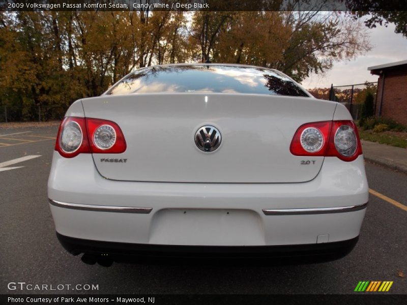 Candy White / Deep Black 2009 Volkswagen Passat Komfort Sedan