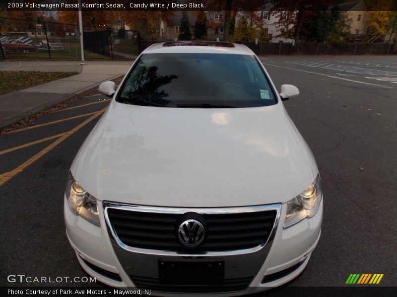 Candy White / Deep Black 2009 Volkswagen Passat Komfort Sedan