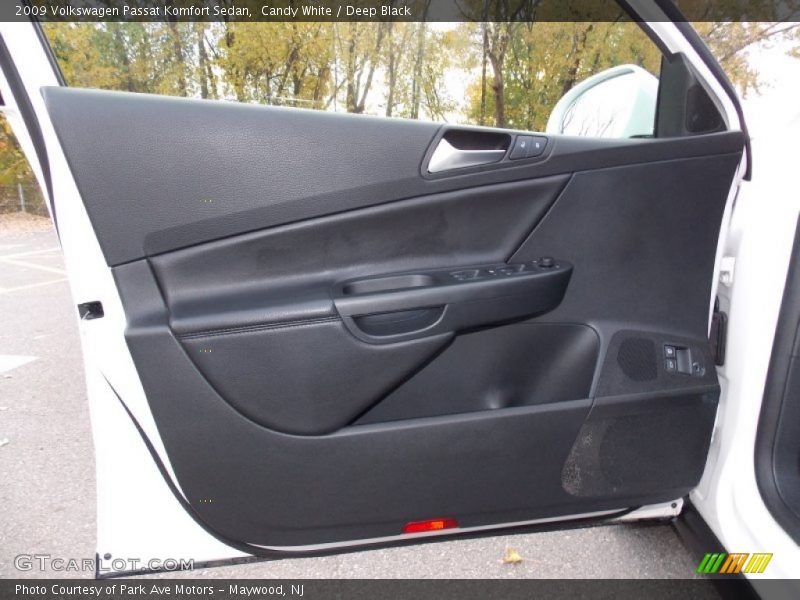 Candy White / Deep Black 2009 Volkswagen Passat Komfort Sedan