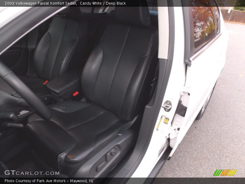 Candy White / Deep Black 2009 Volkswagen Passat Komfort Sedan