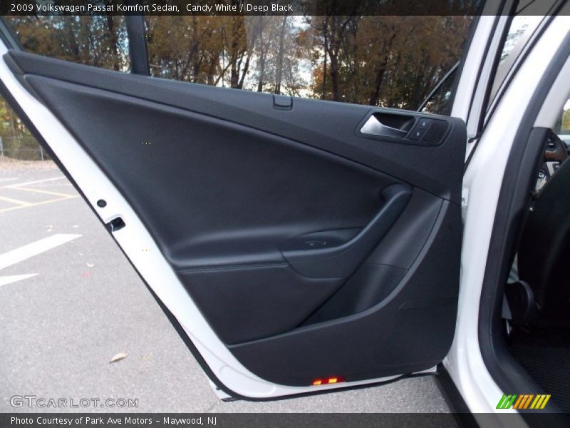 Candy White / Deep Black 2009 Volkswagen Passat Komfort Sedan