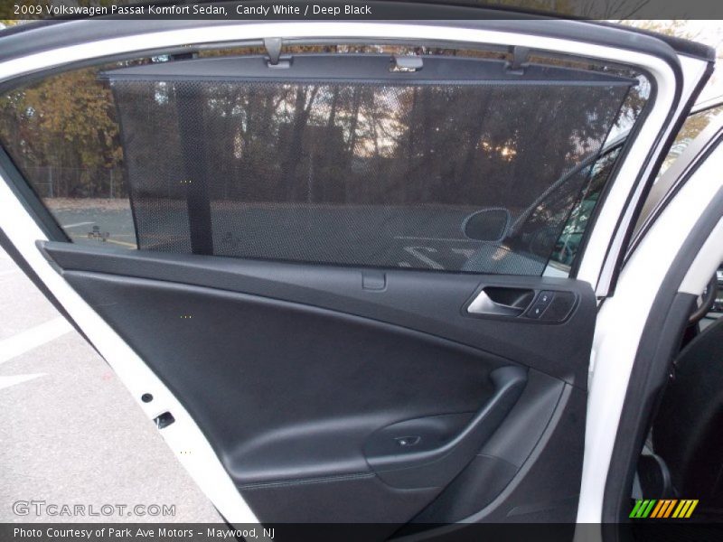 Candy White / Deep Black 2009 Volkswagen Passat Komfort Sedan