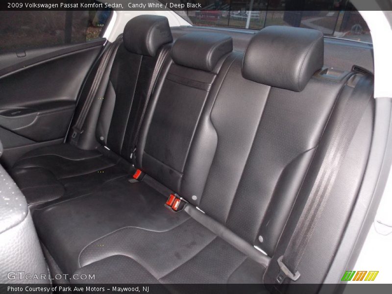 Candy White / Deep Black 2009 Volkswagen Passat Komfort Sedan