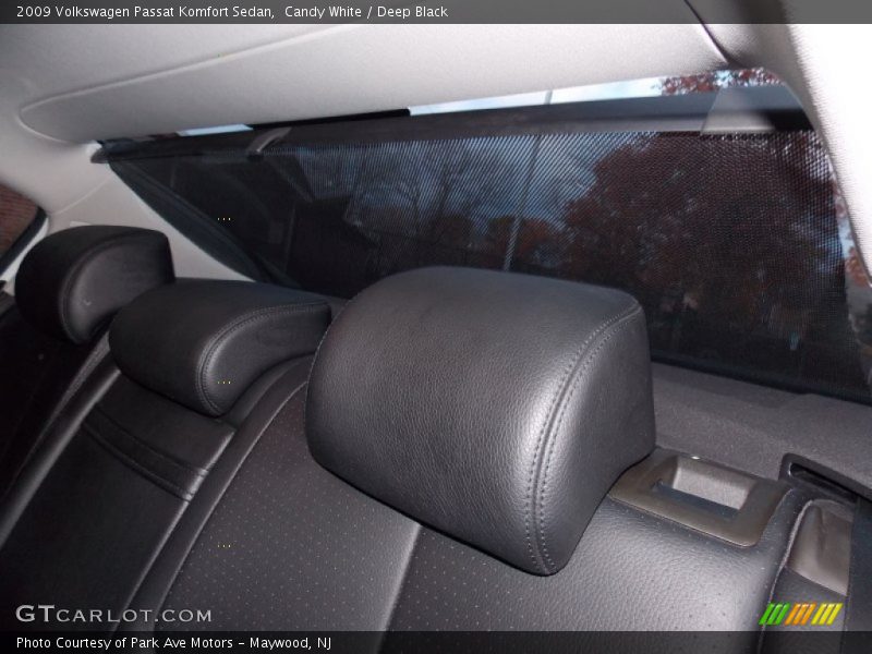 Candy White / Deep Black 2009 Volkswagen Passat Komfort Sedan