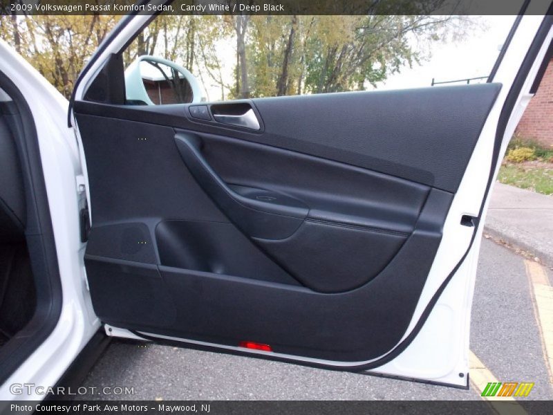 Candy White / Deep Black 2009 Volkswagen Passat Komfort Sedan