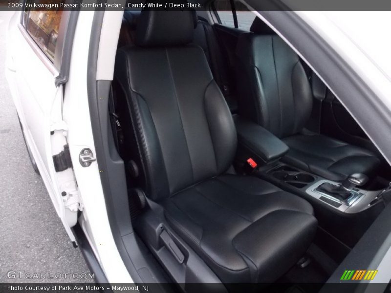 Candy White / Deep Black 2009 Volkswagen Passat Komfort Sedan