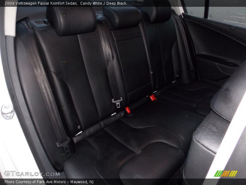 Candy White / Deep Black 2009 Volkswagen Passat Komfort Sedan