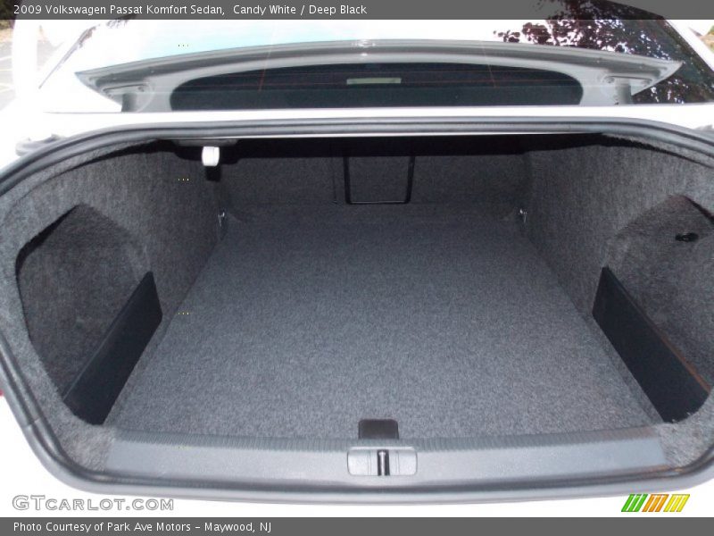 Candy White / Deep Black 2009 Volkswagen Passat Komfort Sedan