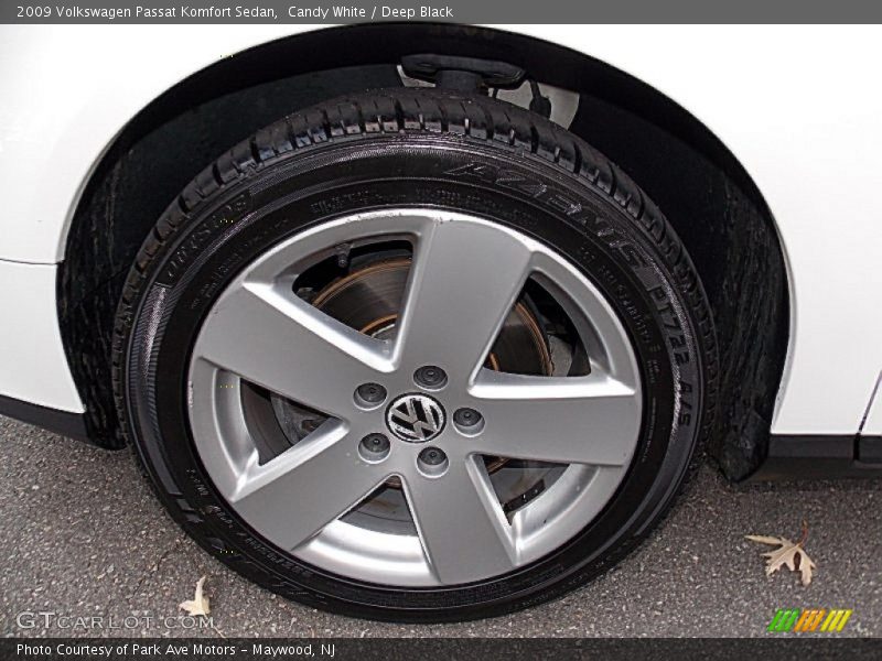 Candy White / Deep Black 2009 Volkswagen Passat Komfort Sedan