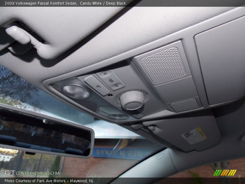 Candy White / Deep Black 2009 Volkswagen Passat Komfort Sedan