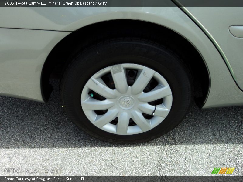 Mineral Green Opalescent / Gray 2005 Toyota Camry LE