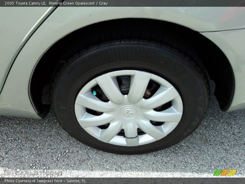 Mineral Green Opalescent / Gray 2005 Toyota Camry LE