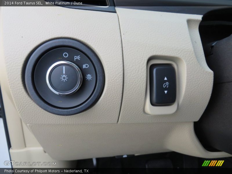 White Platinum / Dune 2014 Ford Taurus SEL