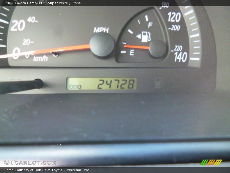 Super White / Stone 2004 Toyota Camry XLE