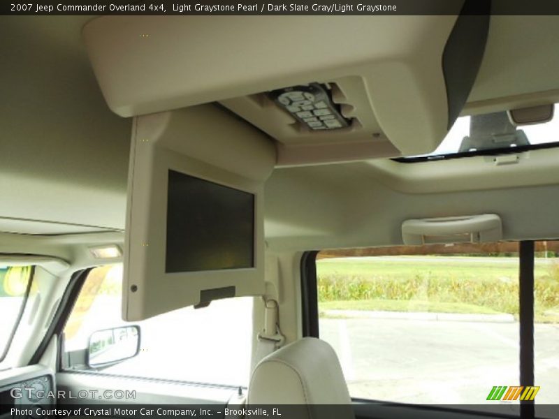 Light Graystone Pearl / Dark Slate Gray/Light Graystone 2007 Jeep Commander Overland 4x4