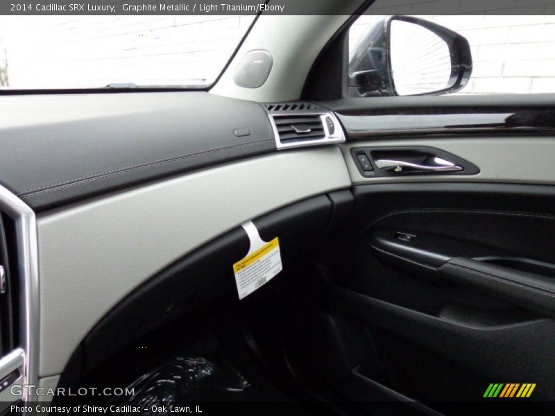 Graphite Metallic / Light Titanium/Ebony 2014 Cadillac SRX Luxury