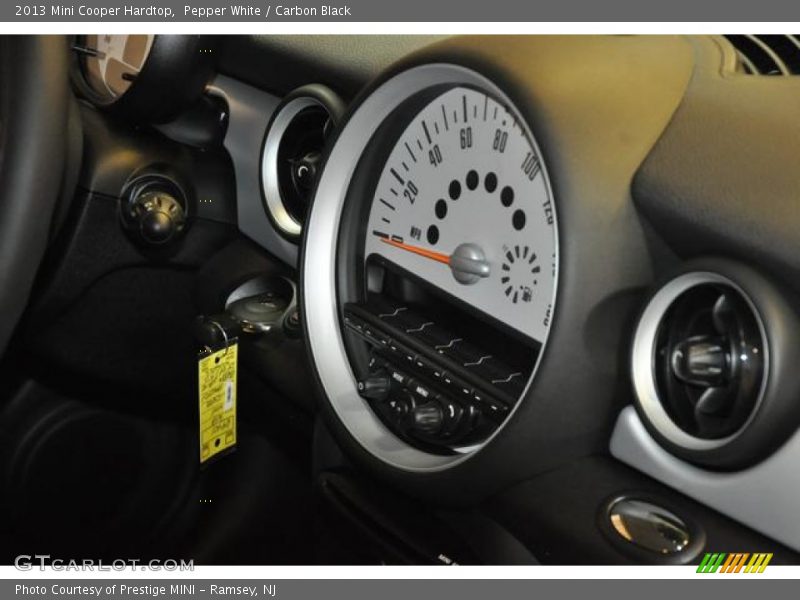 Pepper White / Carbon Black 2013 Mini Cooper Hardtop