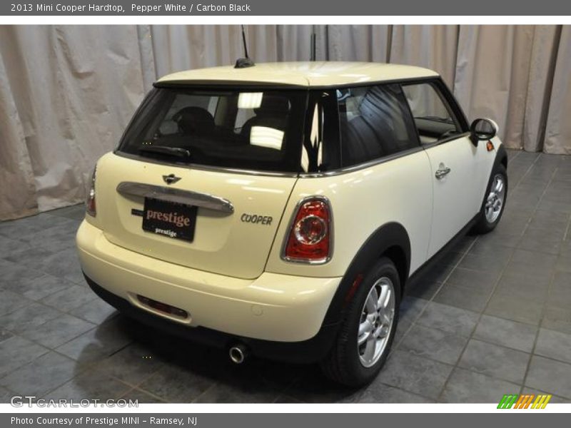 Pepper White / Carbon Black 2013 Mini Cooper Hardtop