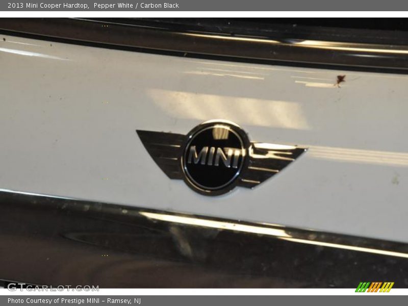 Pepper White / Carbon Black 2013 Mini Cooper Hardtop