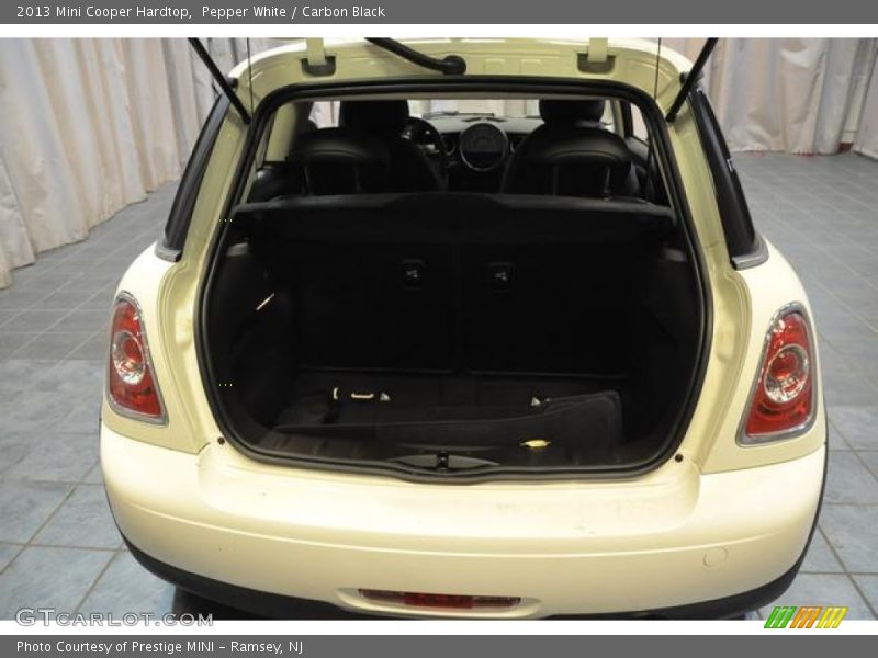 Pepper White / Carbon Black 2013 Mini Cooper Hardtop