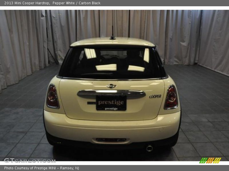 Pepper White / Carbon Black 2013 Mini Cooper Hardtop